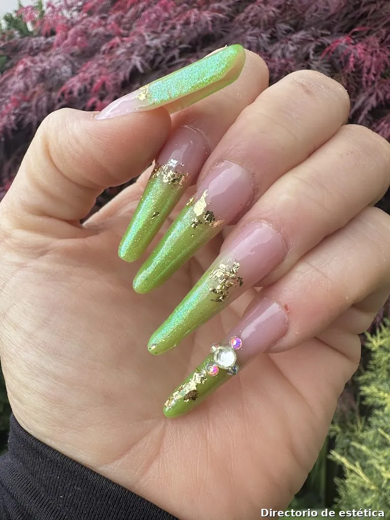 YASNAHIA NAILS UÑAS Y PESTAÑAS