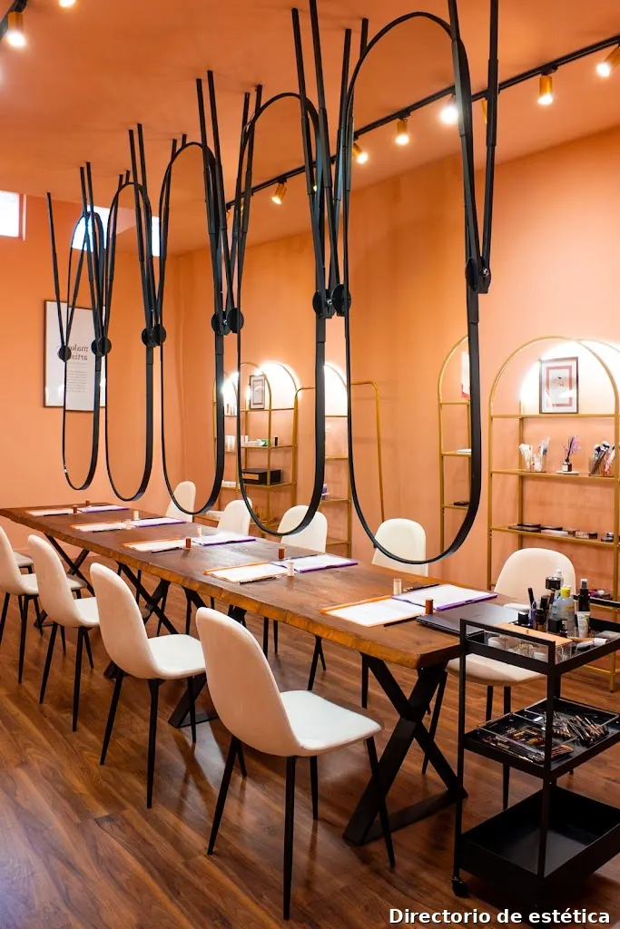 Ayovi Beauty Center - Centro de Belleza y Formación